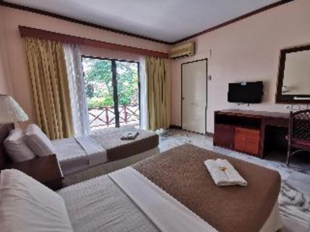 Oyo 89972 Borneo Paradise Beach Hotel Kota Kinabalu Eksteriør bilde