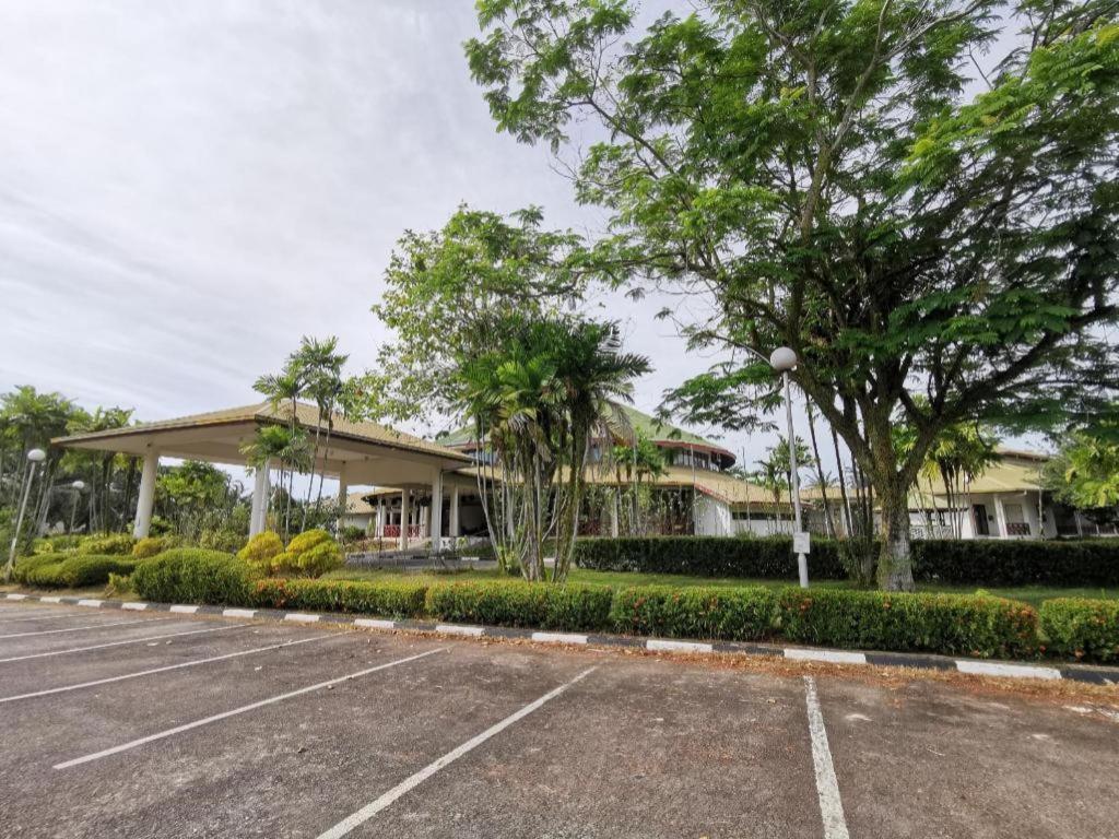 Oyo 89972 Borneo Paradise Beach Hotel Kota Kinabalu Eksteriør bilde